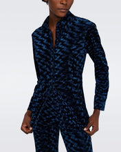 Load image into Gallery viewer, SOLUCK VELVET TOP IN CIRCLES OCEAN BLUE