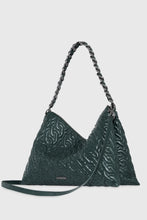 Load image into Gallery viewer, CHAIN QUILT SHOULDER BAG